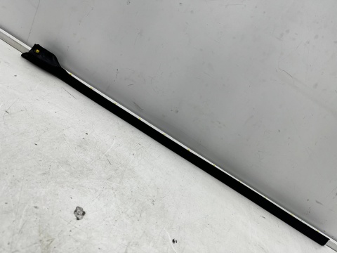 Uszczelka VW T-Roc 1 I 17-25r. nowa dolna guma drzwi wewnętrzna prawych drzwi pasażera prawy przód 2ga837652f