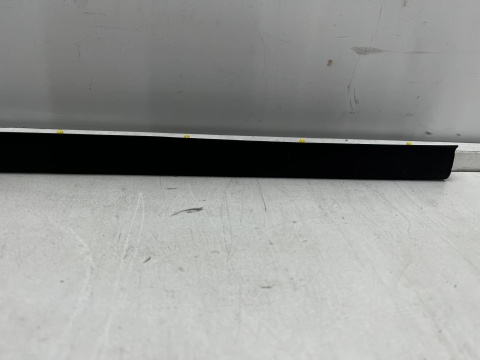 Uszczelka VW T-Roc 1 I 17-25r. nowa dolna guma drzwi wewnętrzna prawych drzwi pasażera prawy przód 2ga837652f