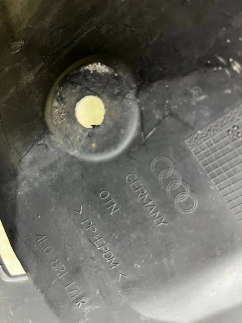 Nadkole Audi A8 D3 02-10r. lewe przednie oryginalne kompletne lewy przód 4e0821171k