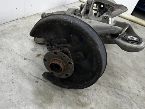 Belka zawieszenia Audi A8 D3 02-10r. tylna oś kompletna wózek zwrotnice 4e0535235f