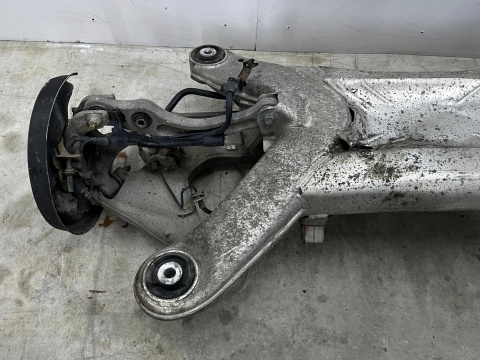 Belka zawieszenia Audi A8 D3 02-10r. tylna oś kompletna wózek zwrotnice 4e0535235f