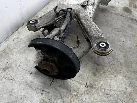 Belka zawieszenia Audi A8 D3 02-10r. tylna oś kompletna wózek zwrotnice 4e0535235f