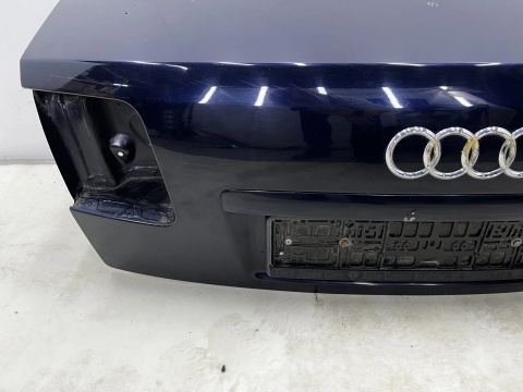 Klapa bagażnika Audi A8 D3 02-07r. tylna LZ5D