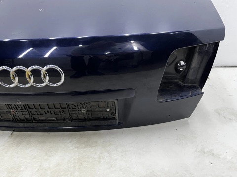 Klapa bagażnika Audi A8 D3 02-07r. tylna LZ5D