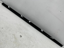 Listwa BMW 4 G22 Coupe M4 G82 20r.- prawa przednia uszczelka drzwi zgarniająca Shadowline zewnętrzna 7482750
