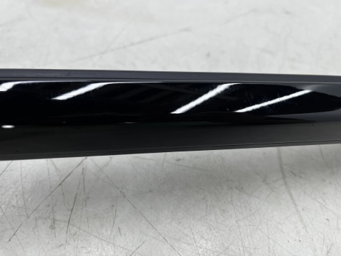 Listwa BMW 4 G22 Coupe M4 G82 20r.- prawa przednia uszczelka drzwi zgarniająca Shadowline zewnętrzna 7482750