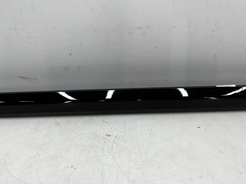 Listwa BMW 4 G22 Coupe M4 G82 20r.- prawa przednia uszczelka drzwi zgarniająca Shadowline zewnętrzna 7482750