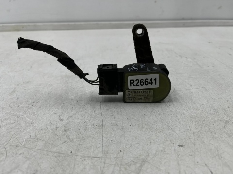 Czujnik poziomowania świateł Audi A8 D3 02-10r. lewy przód ksenonów lamp 4e0941286f