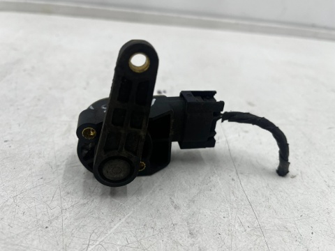 Czujnik poziomowania świateł Audi A8 D3 02-10r. prawy przód ksenonów lamp 4e0941285f