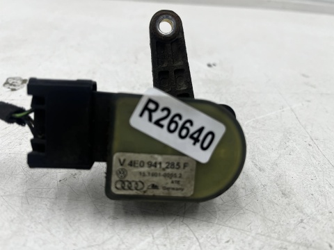 Czujnik poziomowania świateł Audi A8 D3 02-10r. prawy przód ksenonów lamp 4e0941285f