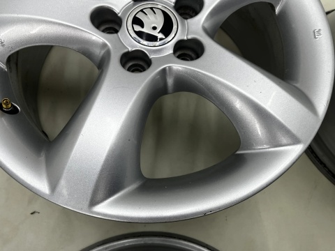 Felgi aluminiowe Skoda Fabia 2 II Roomster Praktik Ibiza Polo Fox 07-14r. r15 cali 6jx15 ET43 5x100 felgi KOMPLET 5j0601025a
