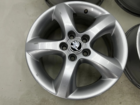 Felgi aluminiowe Skoda Fabia 2 II Roomster Praktik Ibiza Polo Fox 07-14r. r15 cali 6jx15 ET43 5x100 felgi KOMPLET 5j0601025a