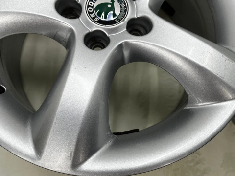 Felgi aluminiowe Skoda Fabia 2 II Roomster Praktik Ibiza Polo Fox 07-14r. r15 cali 6jx15 ET43 5x100 felgi KOMPLET 6j0601025a