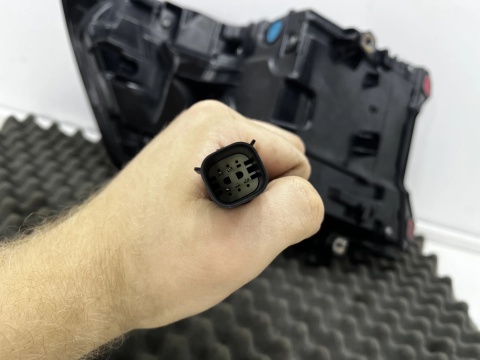 Lampa Polestar 2 20r.- prawa tylna full LED w błotnik oryginalna Europa prawy tył