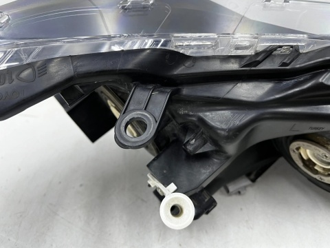 Lampa reflektor Toyota Corolla XI E16 13-16r. LEWA przednia Europa zwykła + LED pasek oryginał lewy przód 81150-02e70
