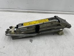 Lewarek Audi A8 D3 02-10r. winda podnośnik 4e0831411a