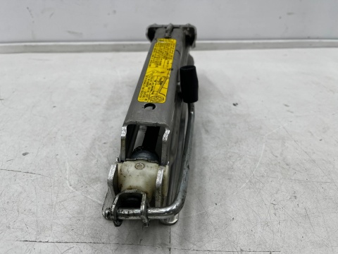 Lewarek Audi A8 D3 02-10r. winda podnośnik 4e0831411a