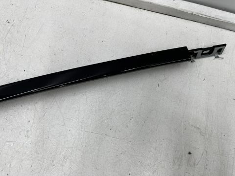 Listwa BMW 4 G22 Coupe M4 G82 20r.- prawa tylna boczna nakładka karoseryjna ozdobna obramówka szyby ShadowLine połysk 7482756