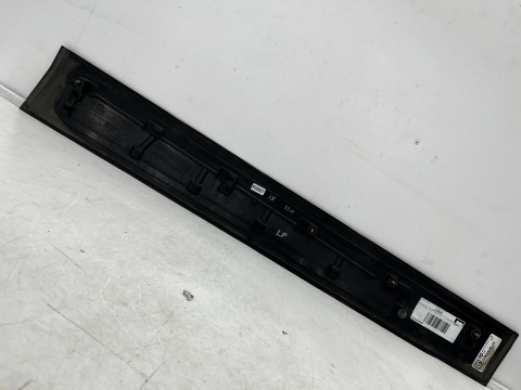 Listwa BMW iX I20 21r.- lewa przednia dolna nakładka drzwi bocznych lewy przód 8497327