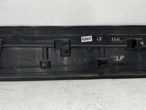 Listwa BMW iX I20 21r.- lewa przednia dolna nakładka drzwi bocznych lewy przód 8497327