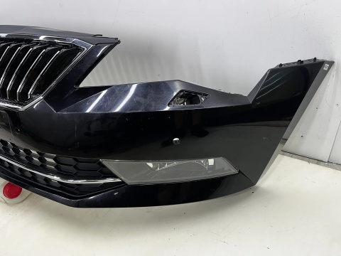 Zderzak przedni Skoda Superb 3 III 15-19r. Przedlift przód 4XPDC 3V0807221 spryski