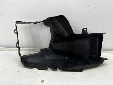 Osłona chłodnicy Peugeot 3008 II 5008 II LIFT 20-24r. kierownica powietrza intercoolera pasa przedniego wlot 9836834080