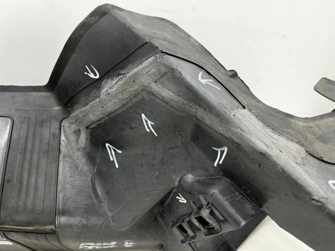 Osłona chłodnicy Peugeot 3008 II 5008 II LIFT 20-24r. kierownica powietrza intercoolera pasa przedniego wlot 9836834080