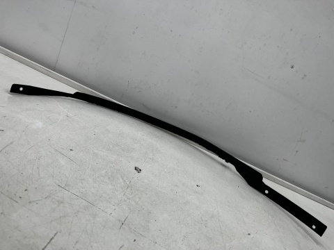 Ślizg Volvo XC60 2 II 17r.- prawe przednie mocowanie nadkola prawy przód 32216424
