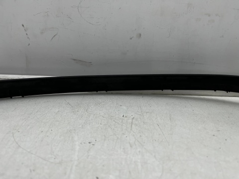 Ślizg Volvo XC60 2 II 17r.- prawe przednie mocowanie nadkola prawy przód 32216424