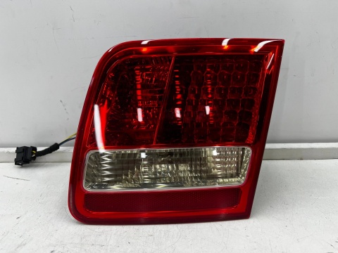 Lampa Audi A8 D3 02-08r. prawa tylna z klapy bagażnika prawy tył EU 4e0945094c