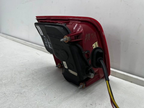 Lampa Audi A8 D3 02-08r. prawa tylna z klapy bagażnika prawy tył EU 4e0945094c