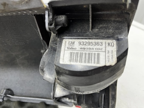 Lampa Opel Meriva A przedlift 03-05r. PRAWA tylna w błotnik z narożnikiem z163 oryginalna prawy tył EU 13130028