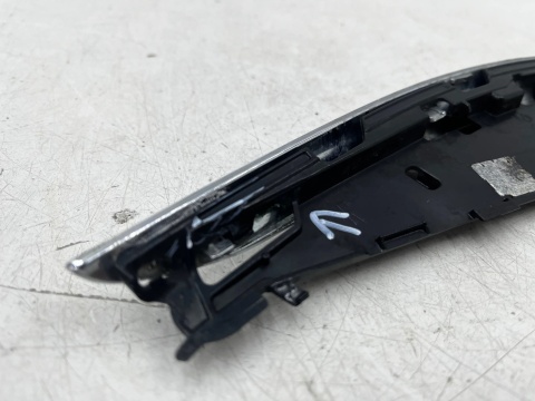 Listwa Vw Passat B8 14-23r. prawa przednia nakładka reflektora Chrom maskownica lampy górna 3g0941120