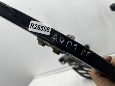 Mocowanie błotnika A8 D3 02-10r. prawe przednie wspornik pająk błotnika 4e0821138f