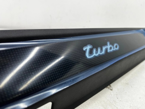 Nakładka progu Porsche 911 VII Porsche 991 TURBO 11-19r. NOWA prawa podświetlana Carbon wewnętrzna listwa progowa