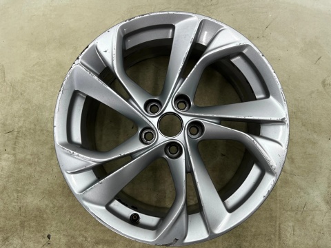 Felga aluminiowa Opel Astra K 15-22r. r17 cali 7,5jx17 ET44 5x105 CH56,5 pojedyncza oryginalna z czujnikiem ciśnienia 13409657