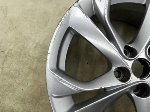 Felga aluminiowa Opel Astra K 15-22r. r17 cali 7,5jx17 ET44 5x105 CH56,5 pojedyncza oryginalna z czujnikiem ciśnienia 13409657