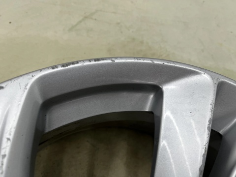 Felga aluminiowa Opel Astra K 15-22r. r17 cali 7,5jx17 ET44 5x105 CH56,5 pojedyncza oryginalna z czujnikiem ciśnienia 13409657