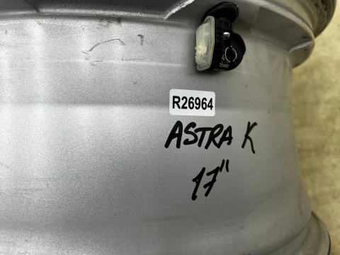 Felga aluminiowa Opel Astra K 15-22r. r17 cali 7,5jx17 ET44 5x105 CH56,5 pojedyncza oryginalna z czujnikiem ciśnienia 13409657