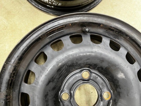 Felgi stalowe Opel Corsa D Cosra E Adam 06-19r. 5,5jx14 4x100 ET39 CH56,5 14 cali z czujnikami ciśnienia KOMPLET 2140144