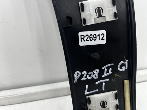 Listwa Peugeot 208 II GT line 19r.- lewy tylny rant nadkola błotnika tylnego nakładka lewy tył 9823300580