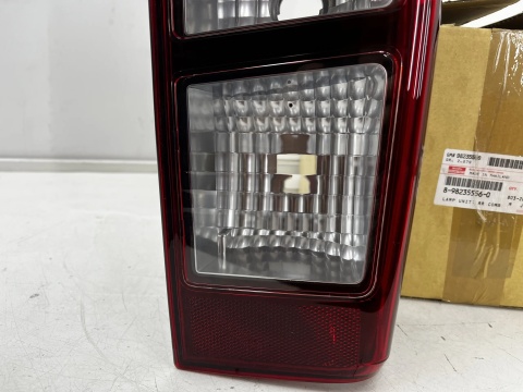 Lampa Isuzu D-Max 2 II 11-19r. NOWA prawa tylna EU Oryginalna LED w błotnik prawy tył 98235556 8-98235556-0