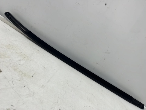Listwa Hyundai ix35 I Tucson 09-15r. NOWA lewa tylna uszczelka drzwi zewnętrzna listwa szyby zgarniająca 832102s000
