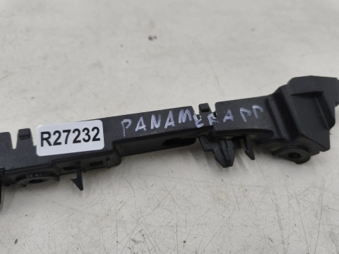 Ślizg Porsche Panamera 3 III 976 23r.- prawy przedni wspornik mocowanie zderzaka błotnika przedniego prawy przód 976807284