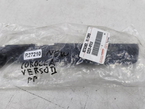 Ślizg Toyota Corolla Verso 2 II 04-09r. prawy przedni wspornik mocowanie zderzaka przedniego prawy przód 52535-0f010