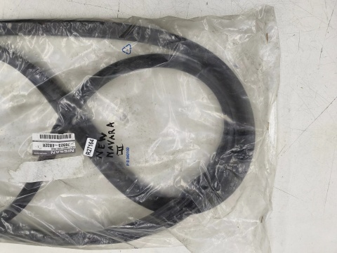 Uszczelka Nissan Navara 3 III 05-14r. guma drzwi prawy tył wewnętrzna 76923-eb32a