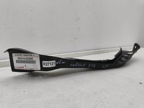 Pas przedni Toyota Corolla E21 XII 18r.- NOWE lewe przednie górne mocowanie okular reflektora łącznik pasa wspornik 53214-02200
