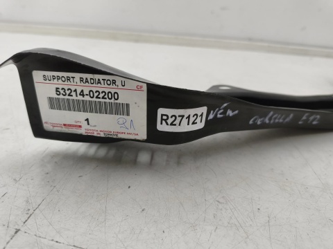 Pas przedni Toyota Corolla E21 XII 18r.- NOWE lewe przednie górne mocowanie okular reflektora łącznik pasa wspornik 53214-02200