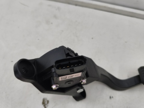 Pedał gazu Hyundai Tucson 1 I JW 04-10r. potencjometr gazu czujnik EU 327002e301