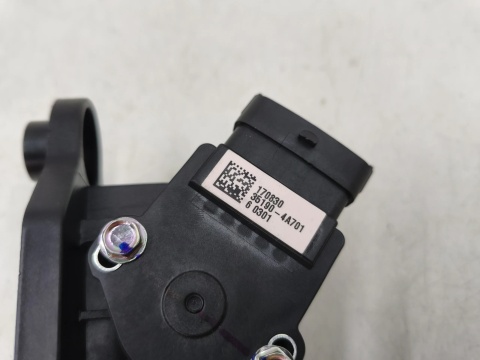 Pedał gazu Hyundai Tucson 1 I JW 04-10r. potencjometr gazu czujnik EU 327002e301